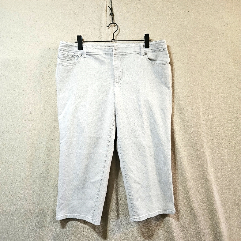 Chico's Capri Length Jeans Size 25 Light Grey